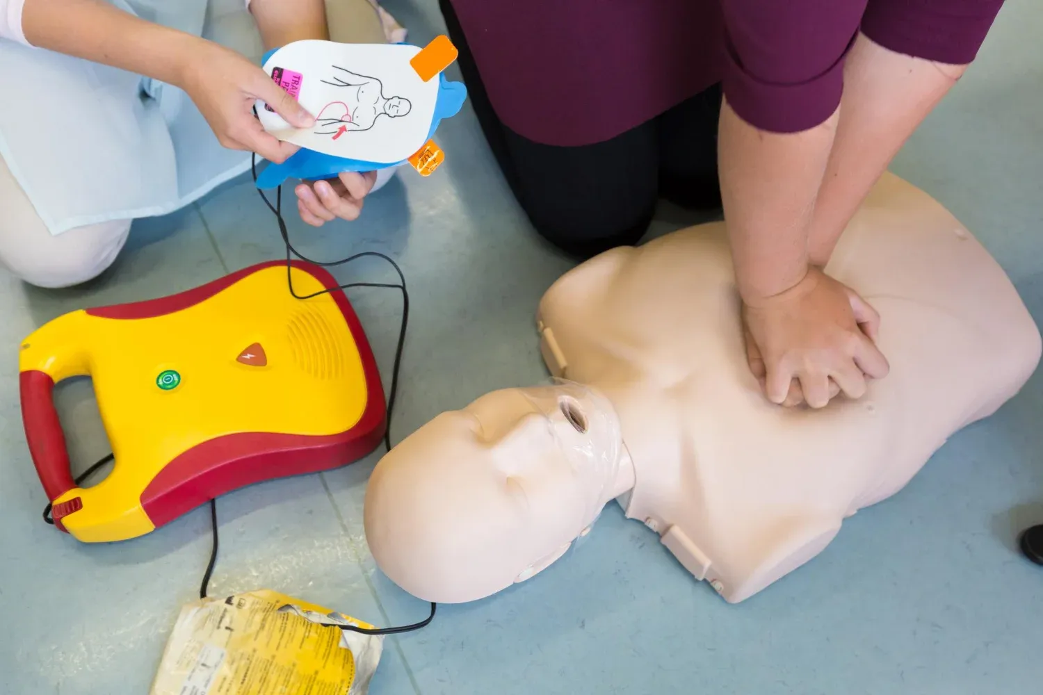 Surrey students practicing advanced workplace first aid skills